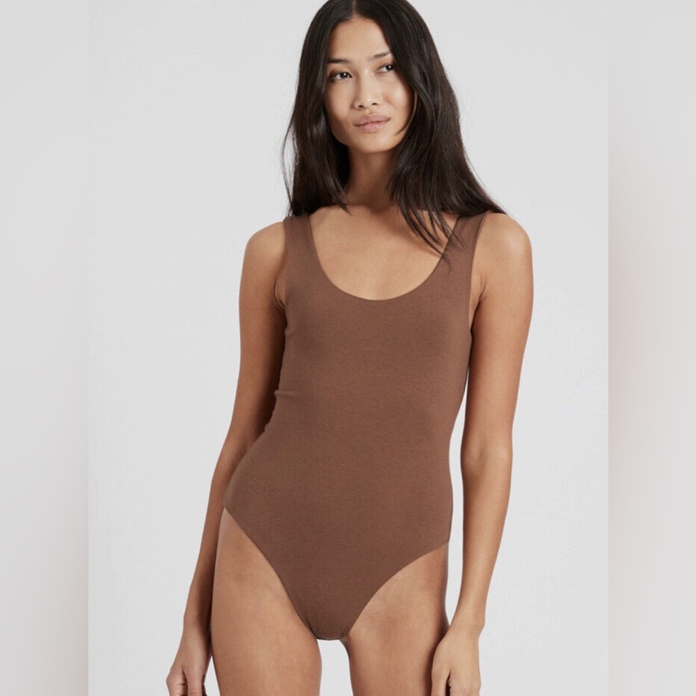 banana republic scoop-neck thong bodysuit (size small)